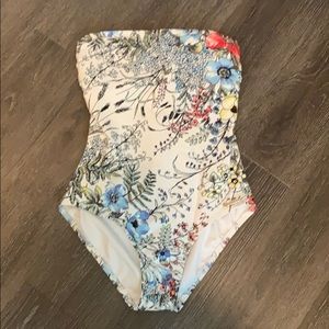 Vince Camuto One Piece Swimsuit - 8